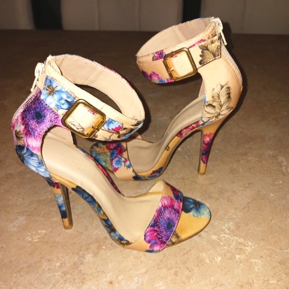 New Stunning Wild Diva Floral Stiletto Heels - Picture 13 of 13